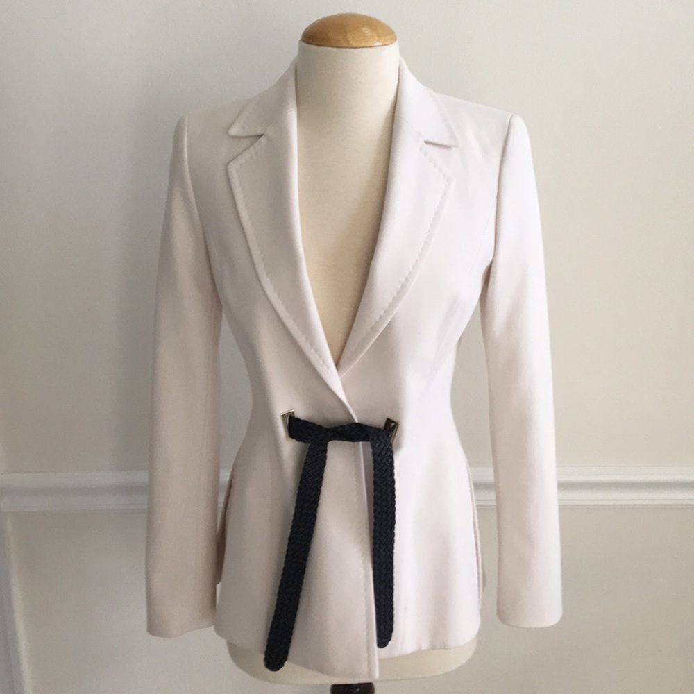 ESCADA BEAUTIFUL Sz 34 (S) Blazer Off White  with Black Lamb Braided Belt EUC